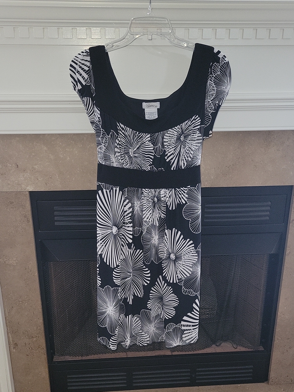 Black & White Floral Scoop-Neck Dress